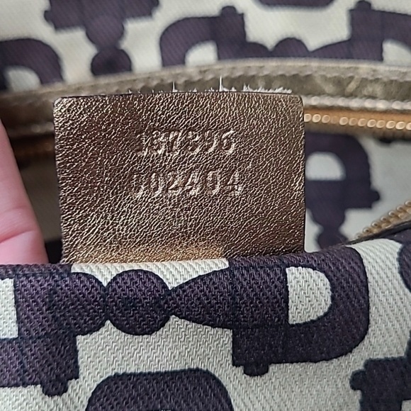AUTHENTIC GUCCI mini tote! ๐
Great used condition. - Picture 11 of 15